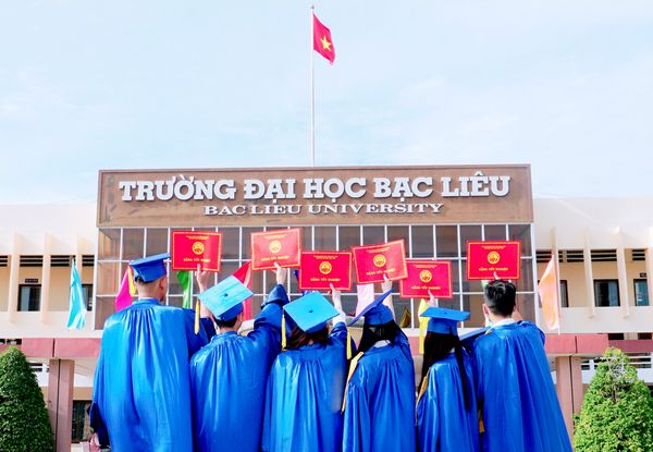 Được thành lập vào năm 2006, Đại học Bạc Liêu (BLU) là một trường đại học công lập đa ngành và đa hệ