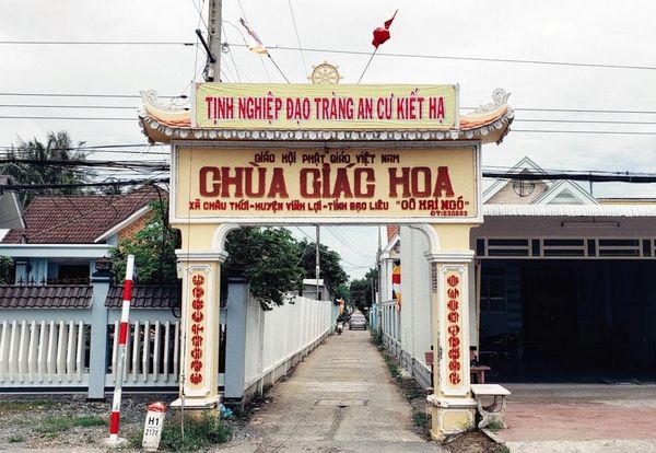 hùa Giác Hoa, còn được gọi là Chùa Cô Hai Ngó, được thành lập từ năm 1919 bởi bà Huỳnh Thị Ngó