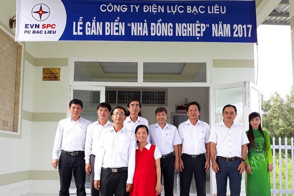 Điện Lực Bạc Liêu là tiền thân của Công ty Điện Lực Bạc Liêu, được thành lập trên cơ sở tách ra từ Điện Lực Minh Hải cũ vào ngày 1 tháng 4 năm 1997