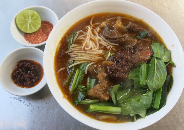 Bát Bún Bò tại đây luôn đảm bảo hương vị đặc trưng của Bạc Liêu