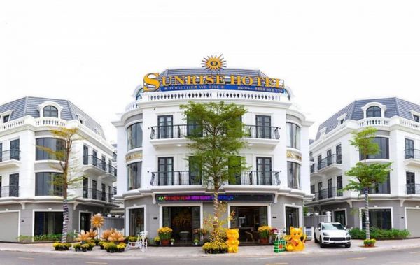 Sunrise Hotel Bạc Liêu cung cấp chỗ nghỉ với sảnh khách chung, chỗ đỗ xe riêng miễn phí và quầy bar.