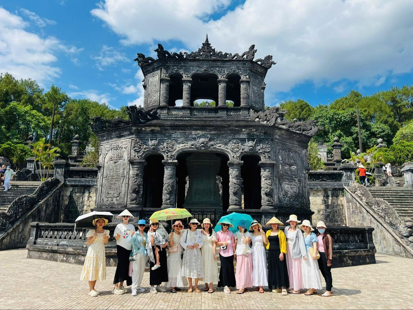 tham quan Lăng Khải Định